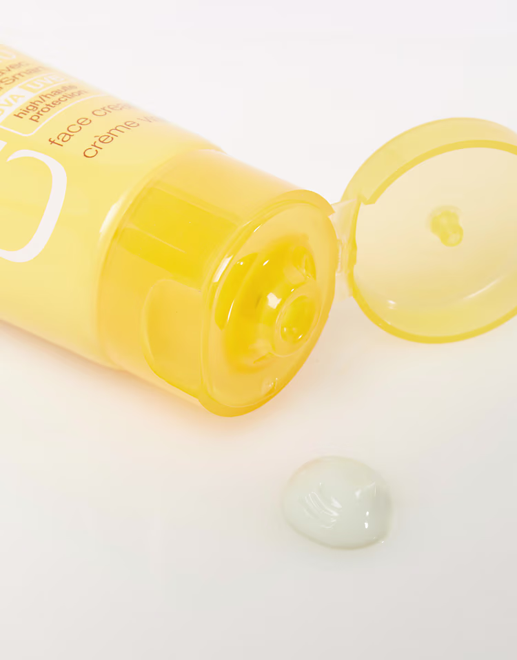کرم ضد آفتاب کلینیک SPF 40
